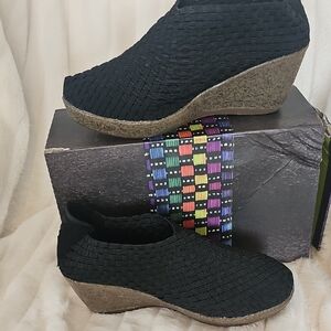 bernie mev. Black Woven Wedges